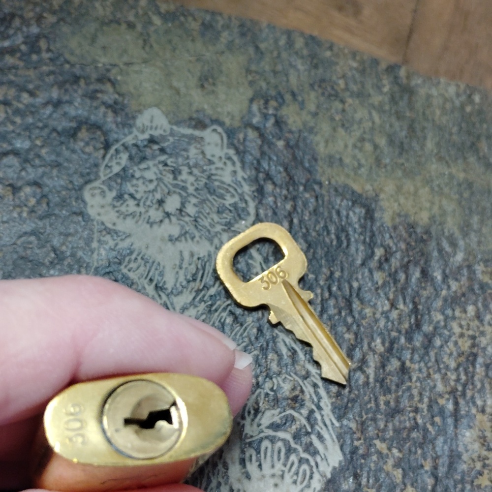 Louis Vuitton 🔥🔥🔥 !!!Authentic!!! Lock With Key - Picture 5 of 8
